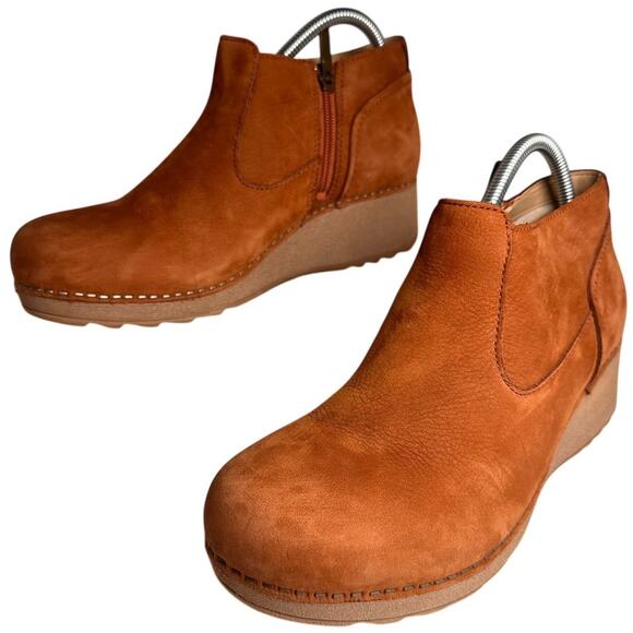 Dansko Women's Ankle Boots in Tan - Picture 6 of 15